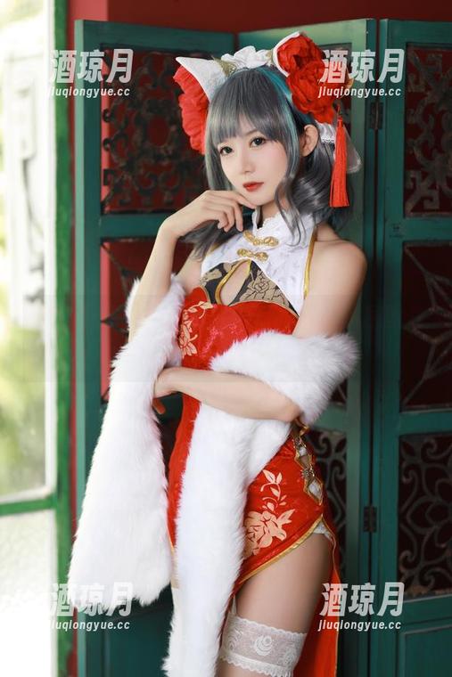 看51酱如何把礼服穿出新高度，私房图片里别有洞天。