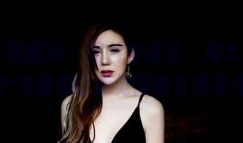 GIRLT果团网 – 图片会说话，周大萌长腿的每个角度都让我觉得她在思考什么。