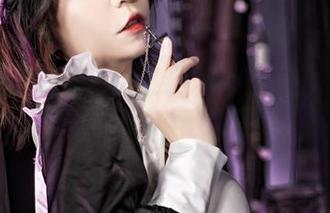 Leah梓未的蓝色妖姬系列美图——每一张都像是一个小剧场，太有趣了！