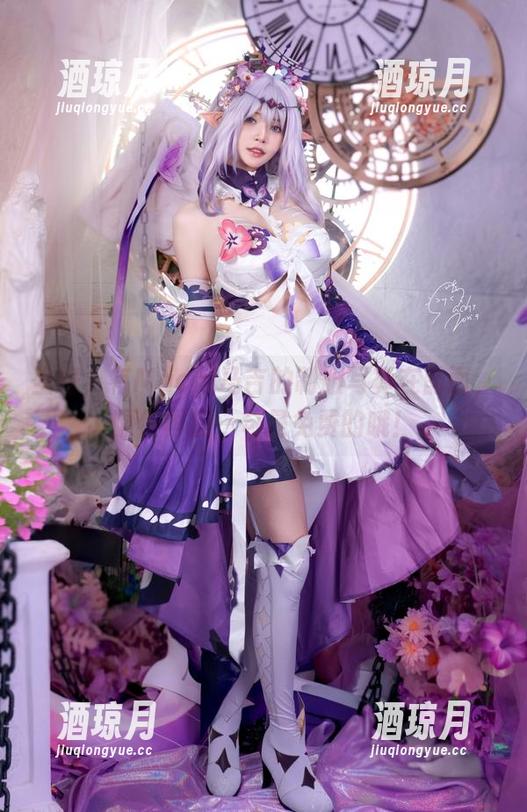 坐好，有Machi马吉的制服写真在前面，顺便再提一句是免费的哦！