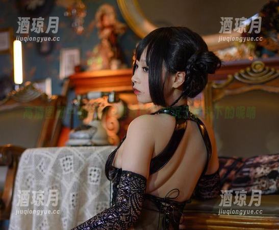 高清图册中的PAKI草莓酱，浮沉于镜头下的呢喃