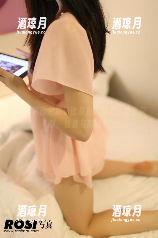 ROSI写真 ROSI用图包展示比基尼的魅力,免费获取,数量有限哦!