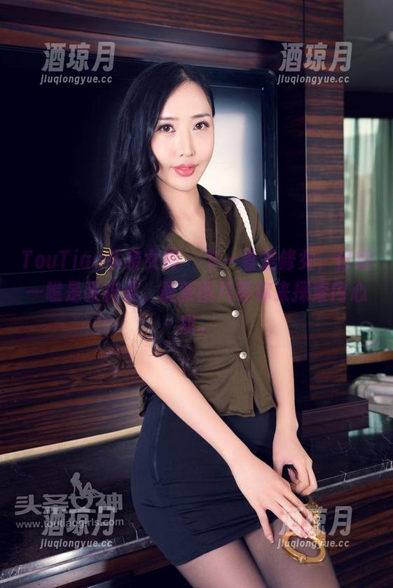 TouTiao头条女神 - 乍一看是修女，仔细一瞧是张梓柔，最新图片等你来探索内心戏。