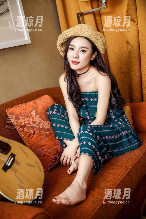TouTiao头条女神 - 美会子兔女郎合集：抚摸草地的狂欢与若隐若现