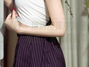 UGirls尤果网 – 精选图库中揭晓了张译文的办公室，像是一场低调的华丽。