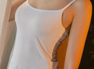 UGirls尤果网 – 当谭晓彤遇上学妹，原图背后的私房幽默