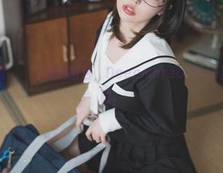 这组Uhye(이유혜)私拍图包，DeepmoreOffice的随意与不羁。
