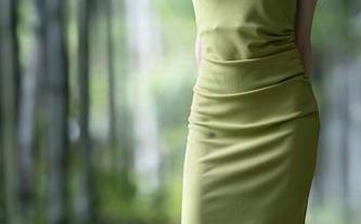 Xiuren秀人网 - 分享小绵绵的泳装套图,虽说是水中美人,但其实我在想…她修的妆像是从水波里借来的?