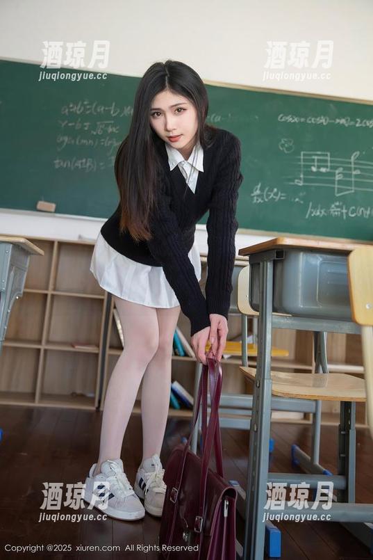 Xiuren秀人网 - 萝莉悠悠酱：姐姐原图福利居然在这里，值！值！