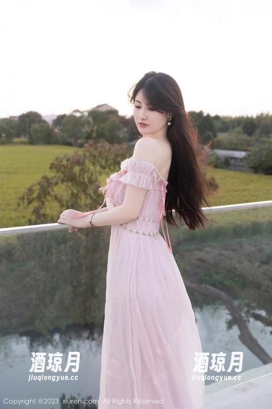 Xiuren秀人网 - 当学姐变成私房女神——龙泽美曦大胆出击！