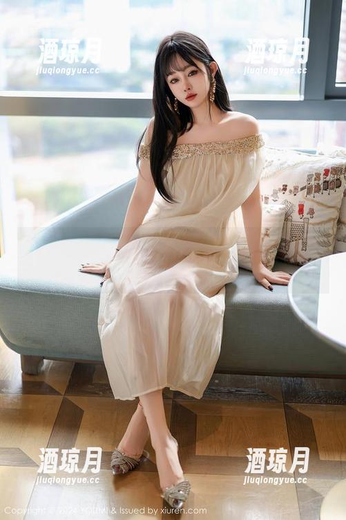 YouMi尤蜜荟 - 别怕，高空中也可以性感！娜露Selena的空姐作品下载走起！