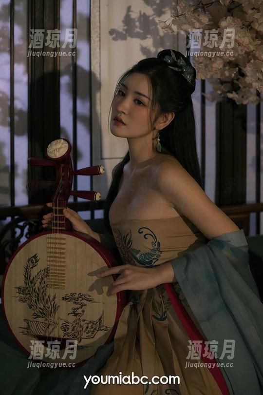 YouMi尤蜜荟 - 从未见过的陆梓琪，圣诞写真竟然让人想多了