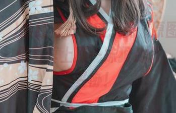 Zia(지아)的红裙子诱惑了我，原图还能再清纯点，但写真上那一抹狠劲儿，一点也不妥协！