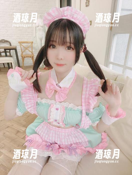 shimo霜月的毛衣写真，真是让人捉摸不透的“风”格