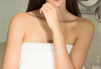 克拉女神 – 今晚的月色与曼丽最新写真里的套装，如梦似幻