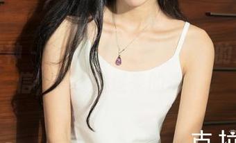 克拉女神 – 每一张图片都是菲菲的海边来信，海浪发过来的情书。