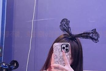 微密圈 – 不得不说，兔宝妮to这部全集里的格子女仆装太有趣了