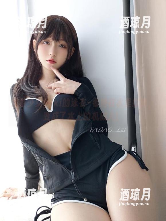 发条少女yoki的泳衣–看她在水里打转，变成了水上的机械人！