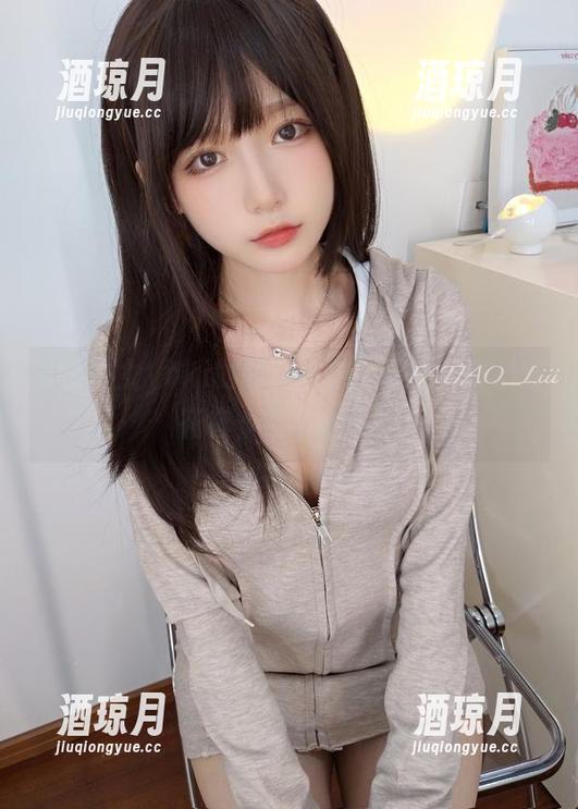 发条少女yoki的图集：护士装也能穿出新花样，给满分哦！