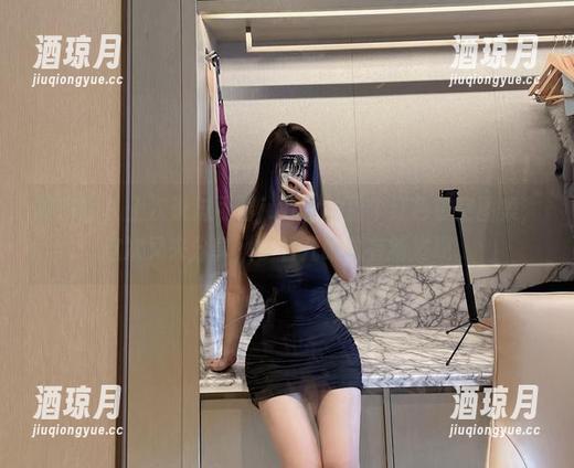微密圈 - 上次说过可馨juicy的那个红色镂空图集，这次又来分享，多看几眼总有新发现。