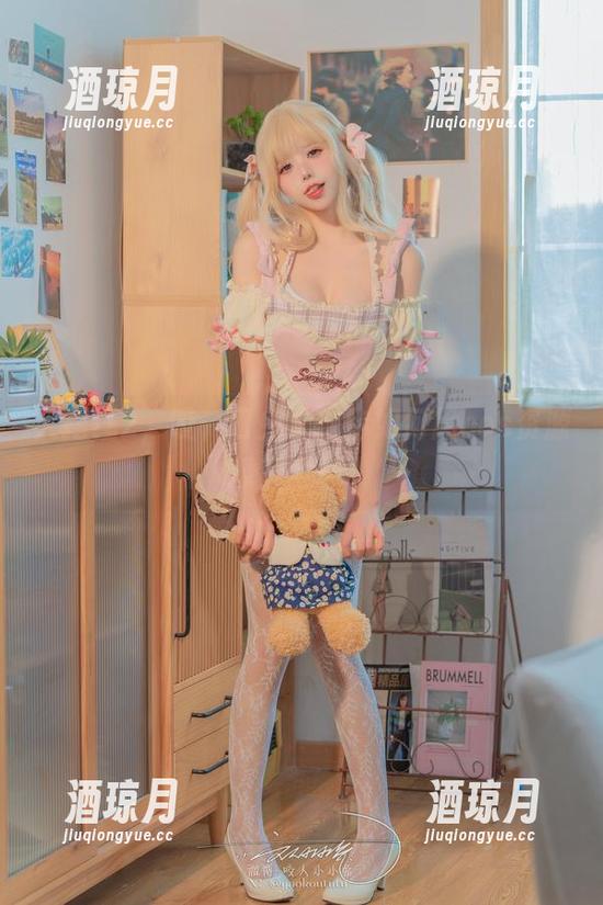 大摆锤2，咬一口兔娘教你如何用cos资源撩翻全场！