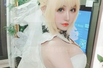 翻到这张原图,我才明白,夏鸽鸽不想起床的秘书其实是隐藏版的“逗比神器”!