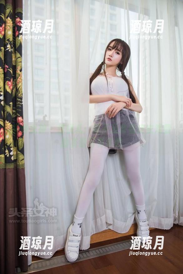 头条女神 - 信悦儿：等不及来看皮衣戏耍的资源写真集吧