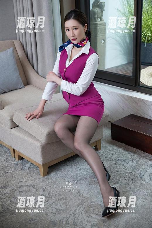 头条女神 - 王佳凝的天使图集，分享一个让人想坐云朵的气质！