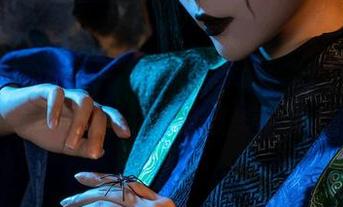 奈汐酱Nice与牛仔裤的奇遇:分享美图,提醒大家小心,不要被美丽摔倒哦!