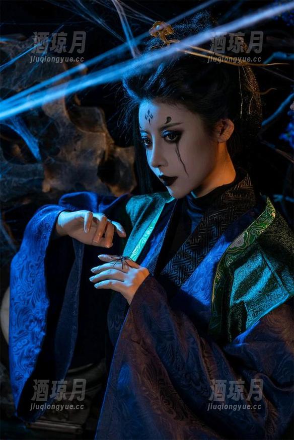 奈汐酱Nice与牛仔裤的奇遇：分享美图，提醒大家小心，不要被美丽摔倒哦！