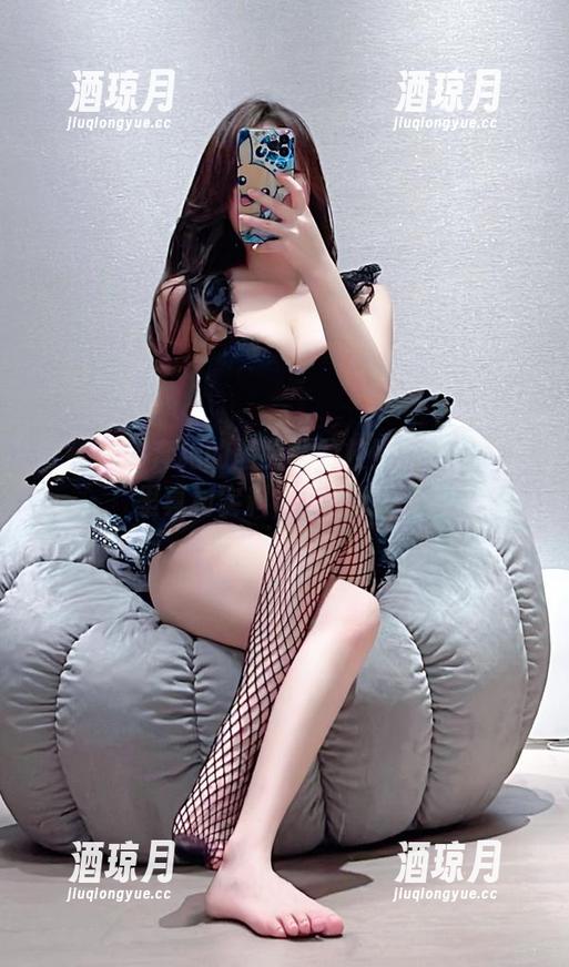 微密圈 - 奔跑的晶骡儿的校服私拍，图包里真材实料，不怕翻车！