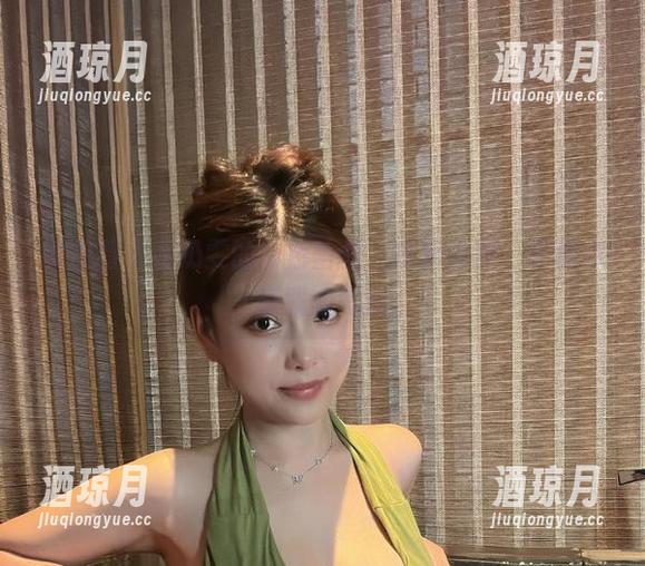 微密圈 - 看奶雯的白色蕾丝，最新原图，带着点朦胧的气息