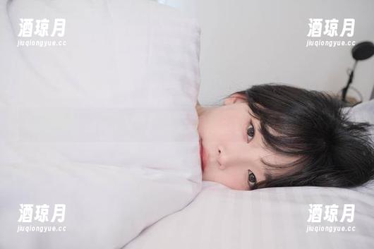 姜仁卿(강인경)的白T牛仔裤：每次更新都像自我改造大赛