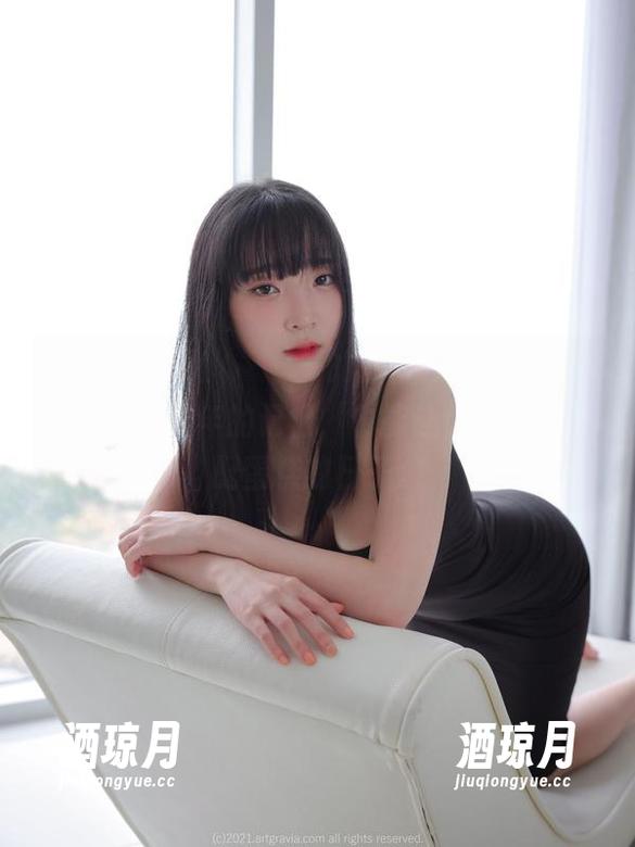 原图｜姜仁卿(강인경)的白衬衫，既能把你带回文艺青年的记忆，也能让你怀念奶茶配蛋糕的日子。
