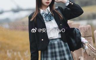 献给安曜曜的圣诞写真,圣诞树和她一样闪闪发光!