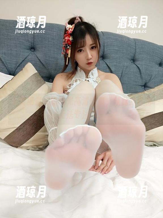 小女巫露娜的琉光高清图集，从此我再也无法专注了！