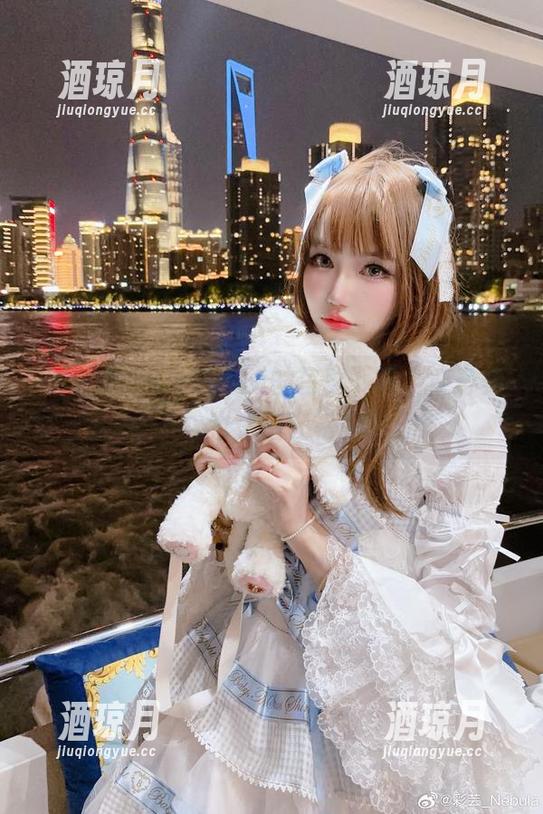 一张彩芸_Nebula的写真下载，变身美奈子粉也是很轻松的事。