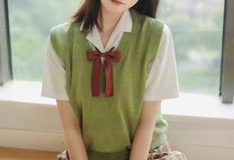 高清摄影下的念雪ww女孩，柔软的光影如同轻轻的拥抱，似乎每个角度都能唤起不同的小情绪。