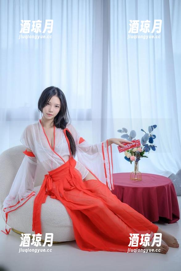 抖娘利世的双马尾写真，期待它能影射出我的普通上班日！