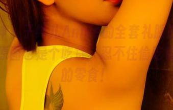 推女神 – 子纯儿Annie的全套礼服原图，原来原图也是个吃货，忍不住偷吃镜头上的零食！