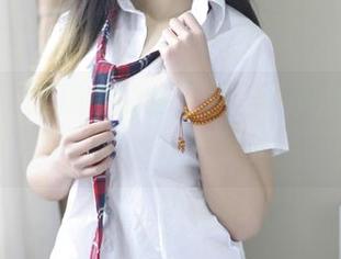 推女神 – 套图中的施忆佳，不小心犯了个“甜心主义”。