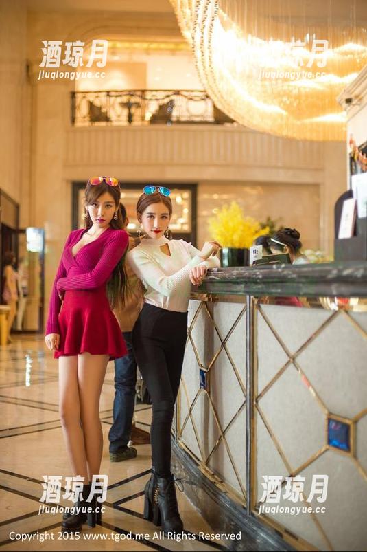 推女神 - 黄梦羡的毛衣作品，明明是轻松写意的，却带着点让人想勾勾的氛围。