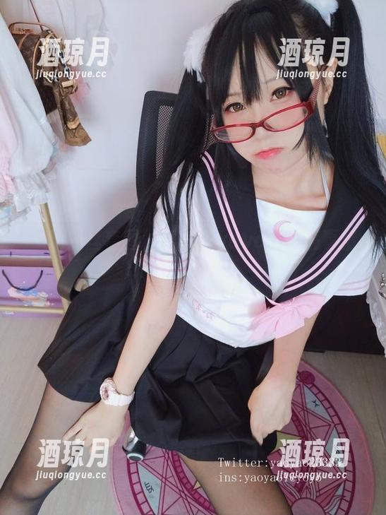 一组黑丝套图，摇摇乐yoyo又来搞事情了！