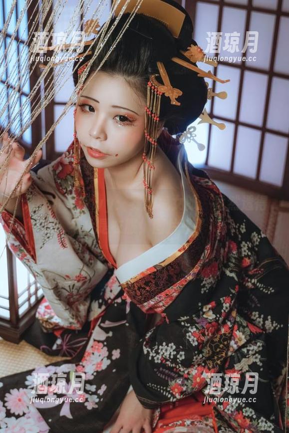无颜小天使wy：赛博兔女郎，竟然透得不止是衣服！图片来了！