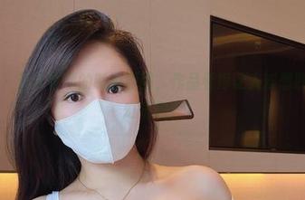 微密圈 – 是可馨耶的制服原图，作品看得让人浮想联翩，是幻觉吗？