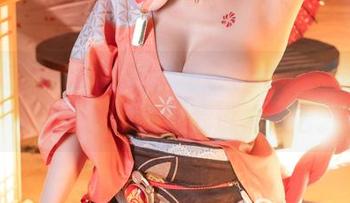 观看这个柴郡图包，杨衣yangyi的表情让我总觉得在跟我说悄悄话。
