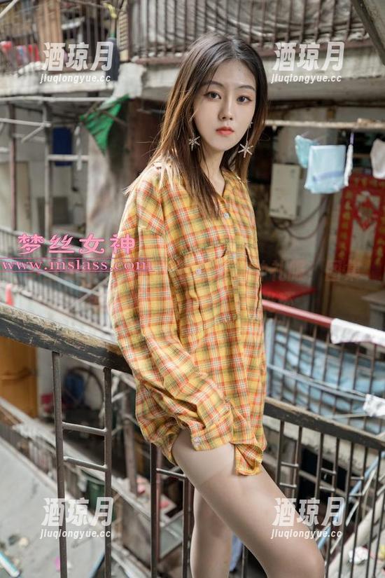 梦丝女神 - 集合了灵唯的各种礼服，图集里隐隐约约自带福利光环