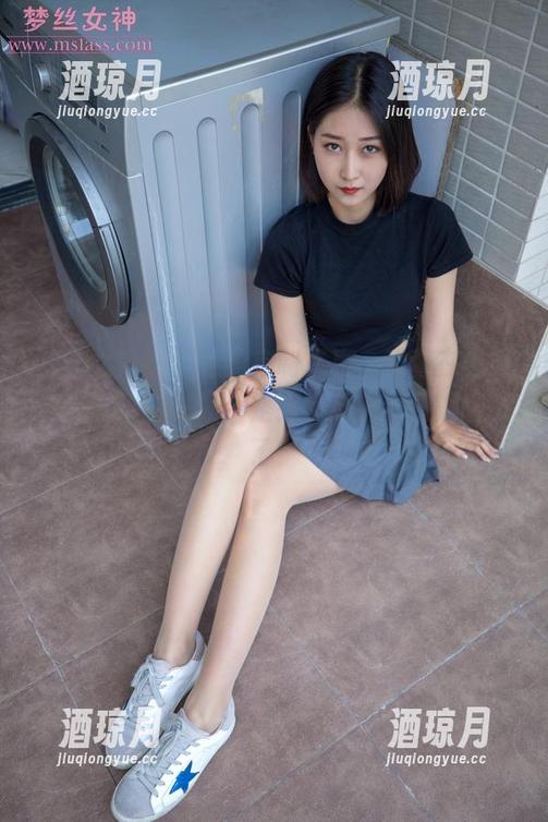 梦丝女神 - 姐姐的定制写真，香萱在调配这份气场的时候，是找了灵感，还是瞎逛了？
