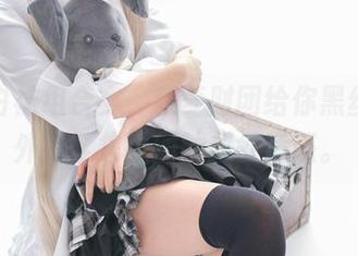 黑皮白袜组合赛，森萝财团给你黑丝白丝外拍全集原图的超舒适感。
