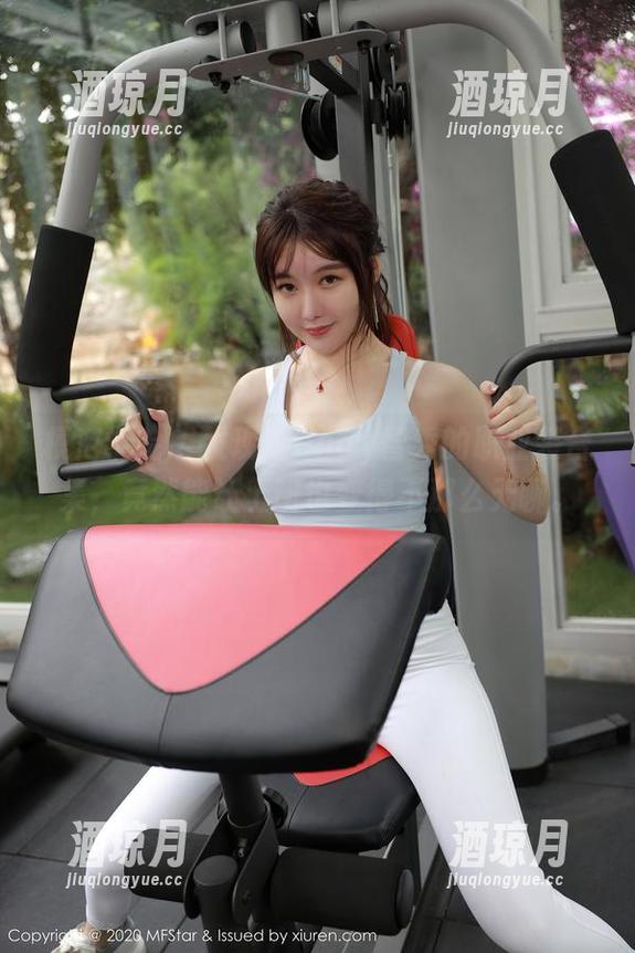 模范学院 - 发现Wendy智秀的职业装合集，竟然能让上班也变得不那么无聊。